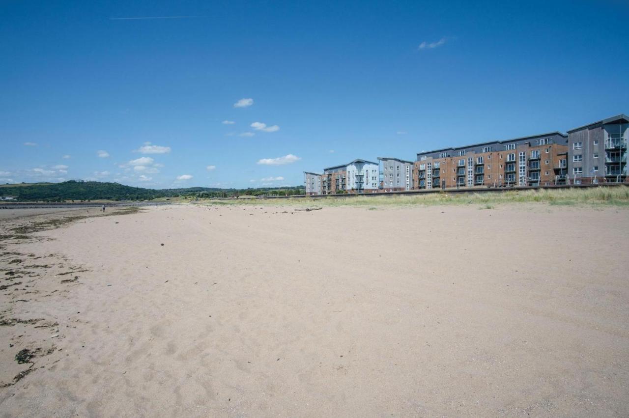 Beach View - 2 Bedroom Apartment - Llanelli Exterior photo