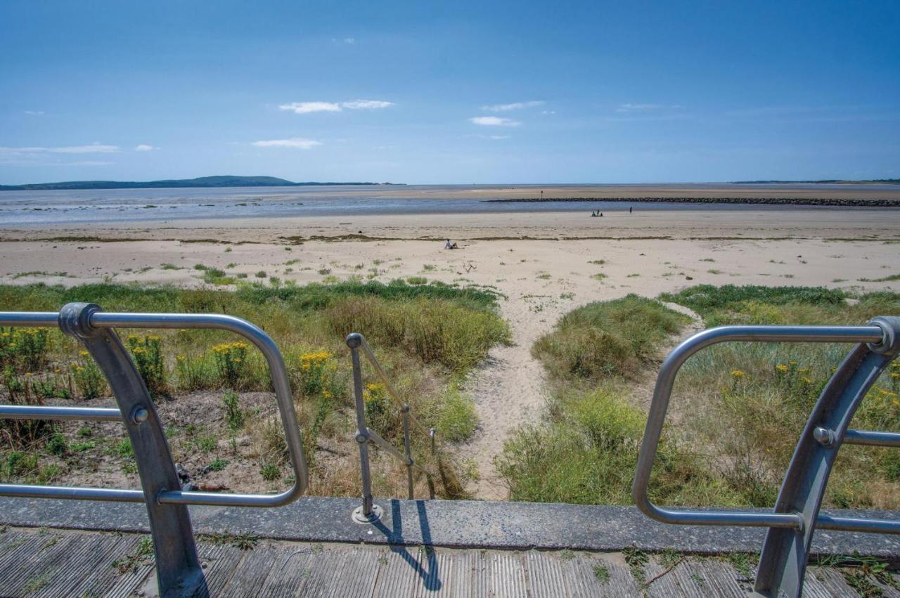 Beach View - 2 Bedroom Apartment - Llanelli Exterior photo