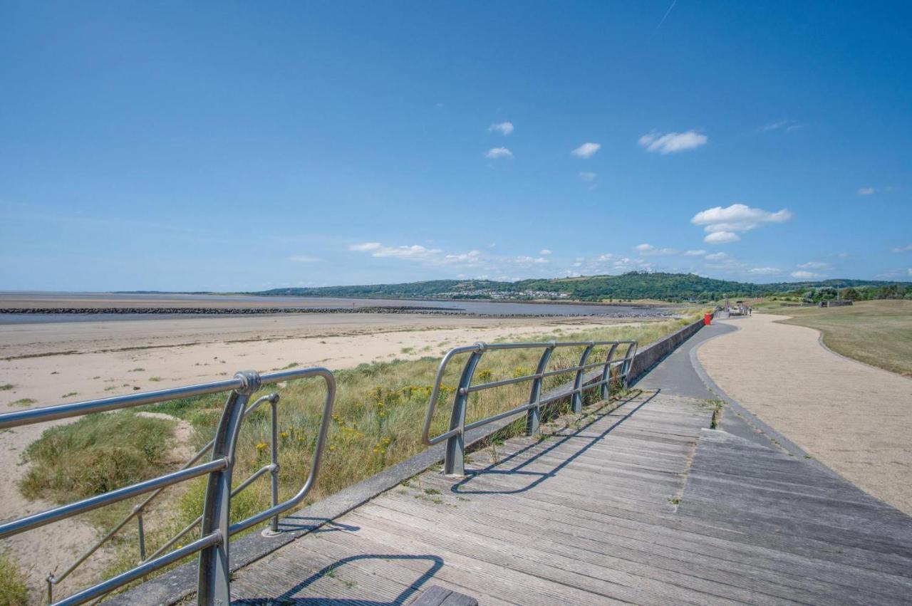 Beach View - 2 Bedroom Apartment - Llanelli Exterior photo