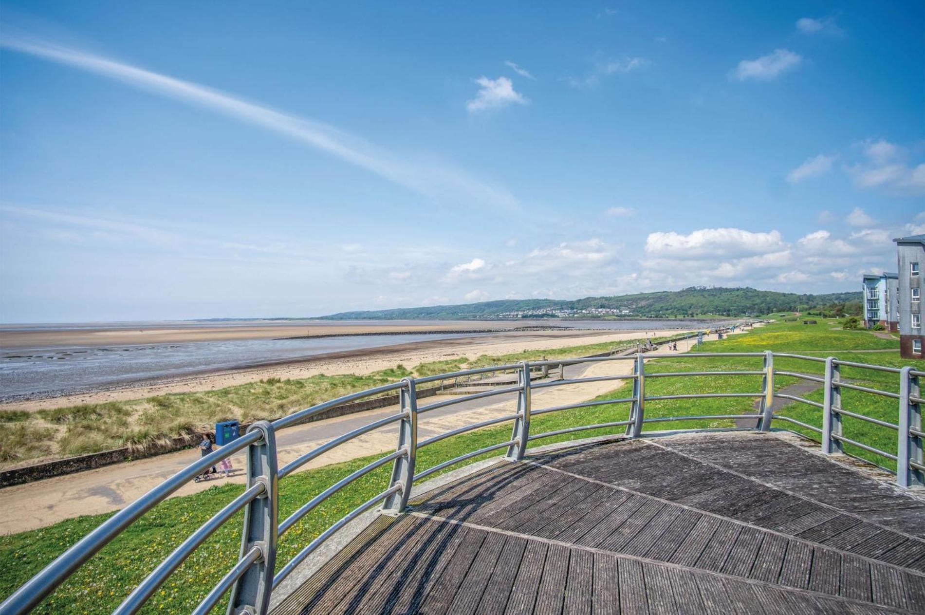 Beach View - 2 Bedroom Apartment - Llanelli Exterior photo