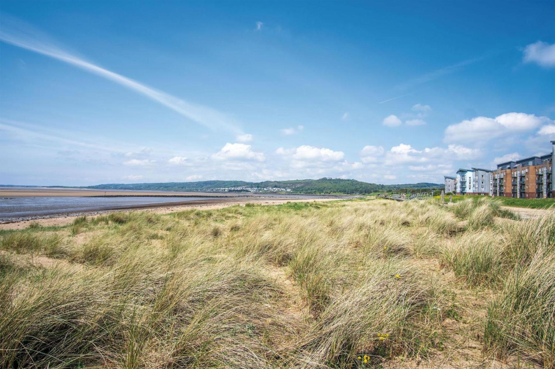 Beach View - 2 Bedroom Apartment - Llanelli Exterior photo